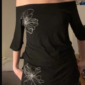 tröja  - fin tshirt/tröja som aldrig blivit till användning, fint nytt skick, skriv för frågor och bilder 💓💓