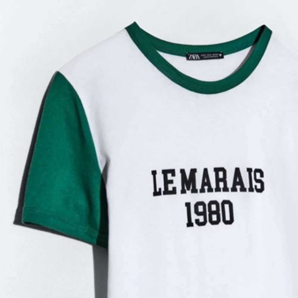 jättesöt « Le marais » tshirt från zara! Jätte fint skick 💗 skriv för fler bilder. T-shirts.