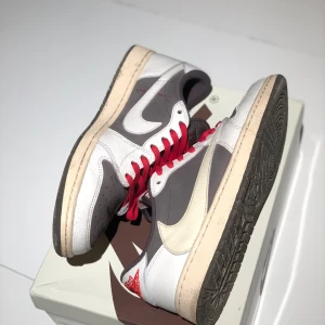 Jordan 1 x travis - Reverse mocha Storlek 43 Og box och extra laces. 
