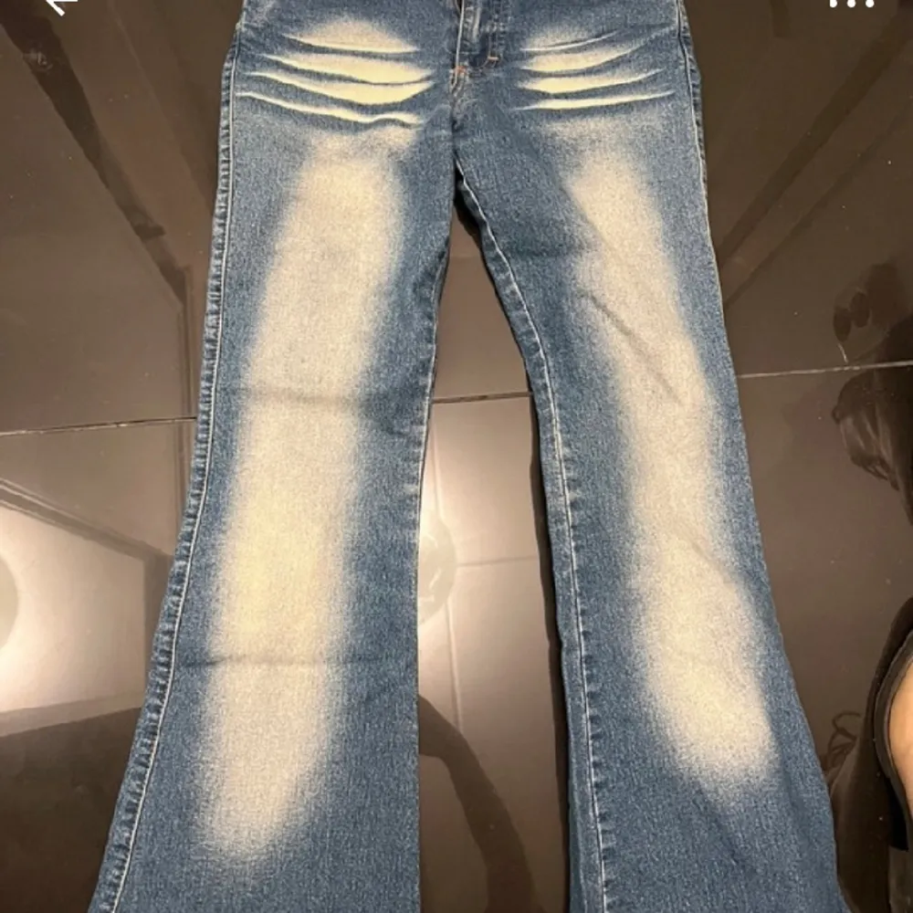 Säljer dessa lågmidjade jeans, då de va för små för mig. ❤️‍🔥+ frakt!. Jeans & Byxor.