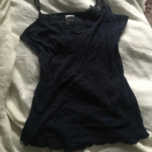 Spetslinne - Jättegulligt spetslinne från Only, strl M🩷