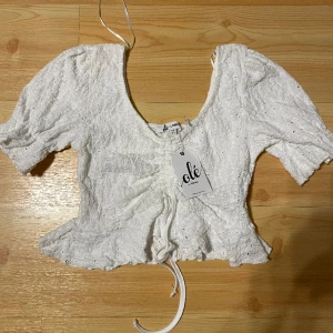 Söt överdel - En söt topp i storlek M Helt ny med prislapp  Köpare står för frakt 🚚 