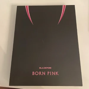 Born pink album  - Lite väck på den men i bra skick