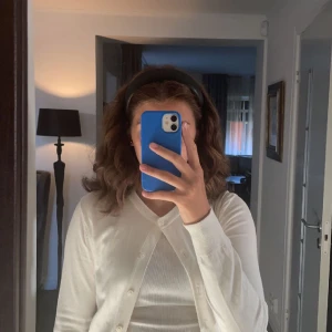 Kofta HM - Storlek S  Använt relativt mycket, lite knottrig på framsidan 