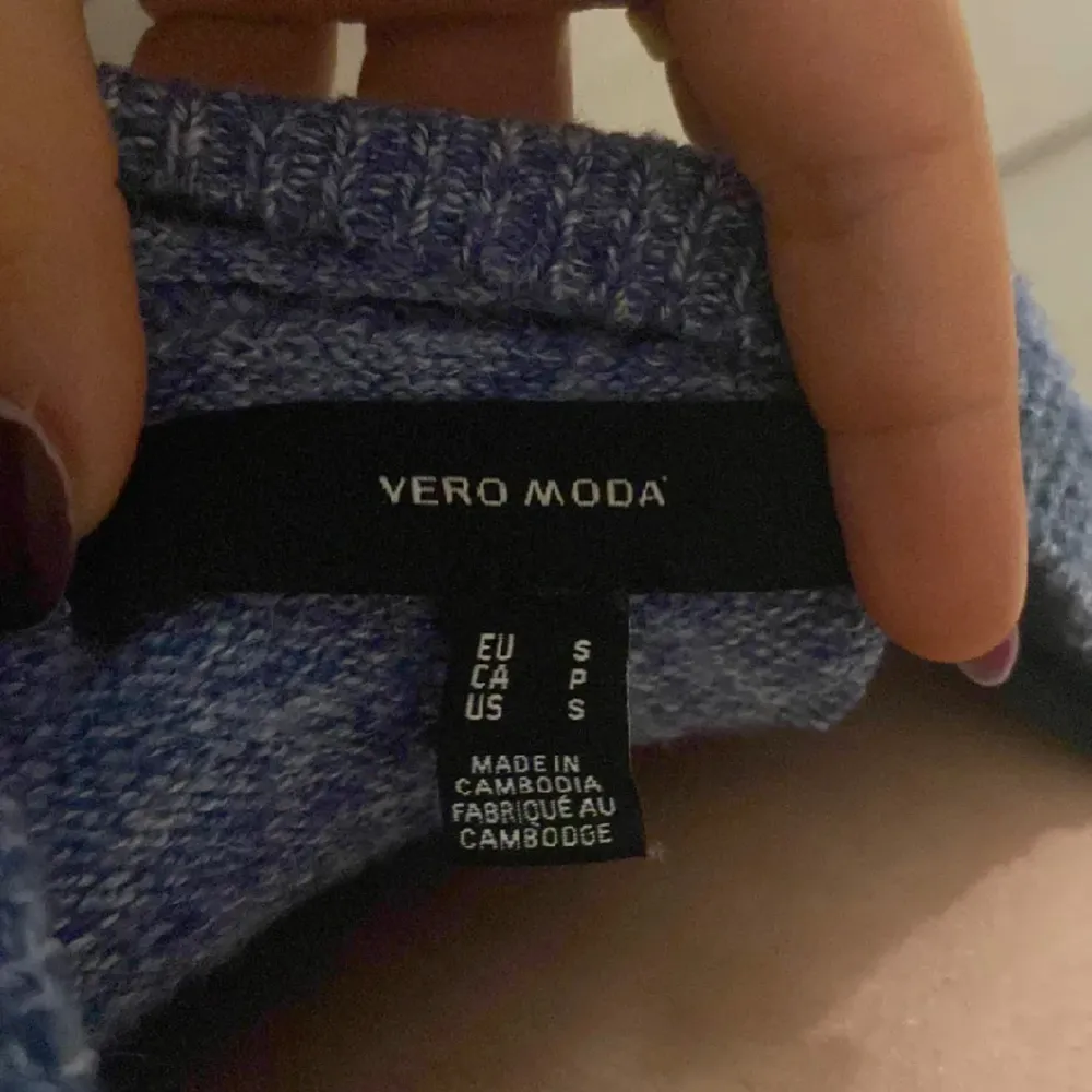 Säljer min stickade tröja från Veromoda pga för liten💕 tröjan är aldrig använd så den är i toppen skick❤️. Stickat.