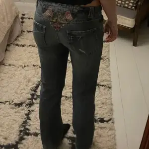 fina jeans som inte passar mig, innerbenslängd:75, midjemått:36 💕
