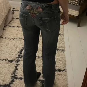 lågmidjade jeans  - fina jeans som inte passar mig, innerbenslängd:75, midjemått:36 💕