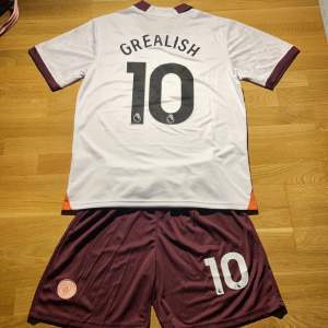 Manchester city bortaställ med Grealish#10 på ryggen+shorts 