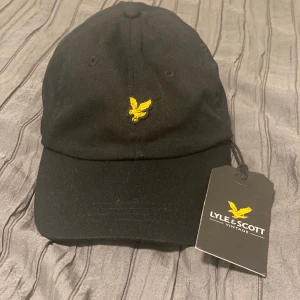Lyle Scott Keps - Helt ny keps med prislapp på. 13-15 år. Kan även sänka priset
