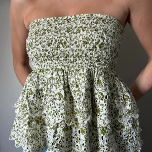 Fin somrig kjol💕 - Mönstrad blom kjol💕Superfin och går att använda både som topp och kjol!!