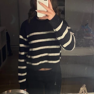 Stickad tröja - Jätte fint skick bara använd nån gång❤️