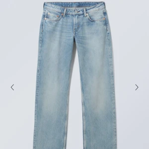 Jeans  - Ljusa härliga jeans från WEEKDAY i storlek W33L30. Bra skick och köpta för 599kr. 