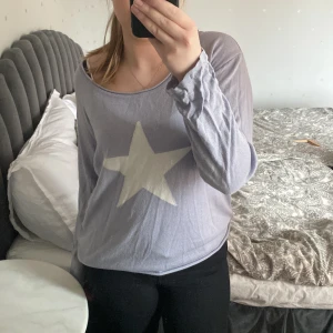 Tröja med stjärna - Lila tröja från bondelid i stl M