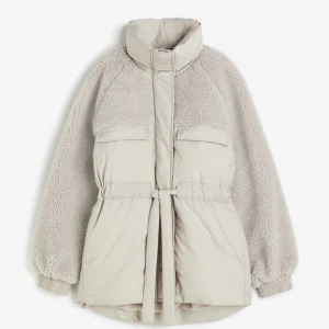 Vadderad pilejacka - En ny pilejacka som jag aldrig fick använda fel storlek för mig . Fick den som present . Skulle passa nån som är lång !