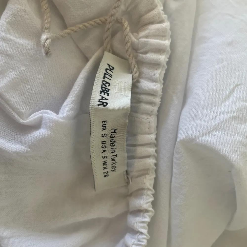Jättefin pull and bear klänning perfekt till sommaren! I nyskick i strlk S!. Mekot.