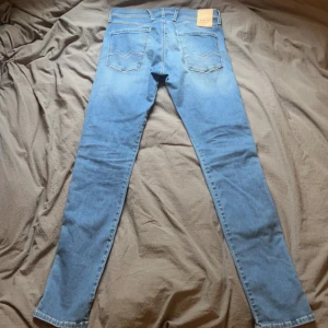 Replay anbass - Tjena! Säljer dessa replay anbass hyperflex då jag ej använder dom! Strl 33/34. Skulle säga att dom är i väldigt bra skick, jag kan ej se några defekter på dom! Pm vid fler frågor 