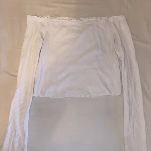 Vit off-shoulder tröja - Storlek: XS