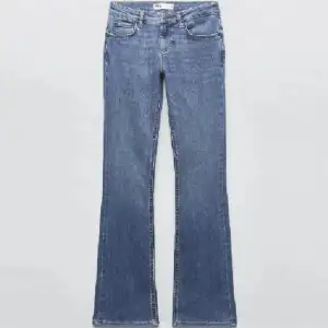 Lowwaist bootcut jeans från zara, säljer då dom blivit för korta! ❤️
