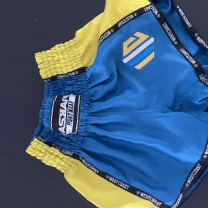 Muay thai - Tjena säljer mina muay thai shorts för att jag inte har användning för dom. Jag köpte för ett tag sen och bara testat. Pris går att diskutera vid snabb affär.