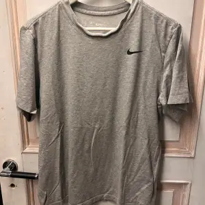 Nike t-shirt.  Skönt material.  