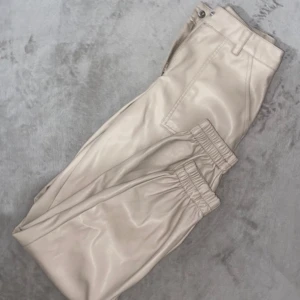 Byxor - Jättefina byxor i bra skick