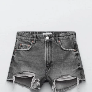 Zara shorts  - Gråa shorts från zara 