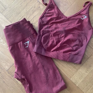 Gymshark set - Gymshark set i färgen Brick red marl. Storlek S på tightsen och XS på toppen (den är som en S, stor i stolek enligt hemsidan också). Setet är använt 1 gång och ser ut som helt nytt. ✨