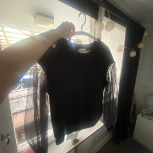 Tröja 🌟 - Skit snygg tröja från hm, nästintill oanvänd 