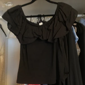 Topp med volang - Söt topp med volang 