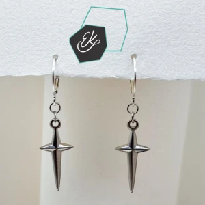 Handgjorda örhängen  - Handgjorda örhängen ● Material- rostfritt stål ●Örhängeskrokar - rostfritt stål ●Längd -4, 5cm .Vattentåliga, ändrar inte färgen! Följ:@ekjewelryofficial . 