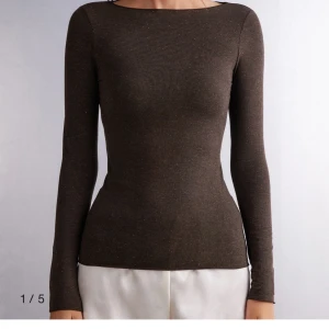 Intimissmi glitter tröja  - Storlek S, säljer pågrund av att jag inte använder den mer. Köpt för 620 kr. Nästan helt oanvänd.