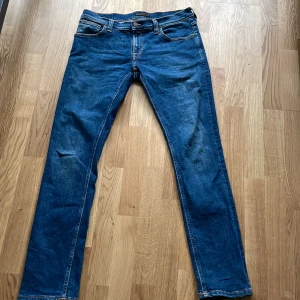 Nudie jeans - Ett par schysta Nudie jeans i bra skick! Storlek 32:32 Fraktar inom 24 timmar efter köp! Kan sänka priset vid snabb affär🍾🍾
