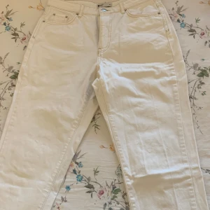  vita jeans  - Fina att ha, korta där nere 