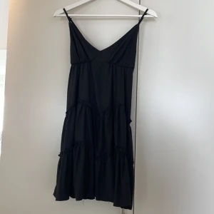 Svart klänning  - Superfin svart klänning💞