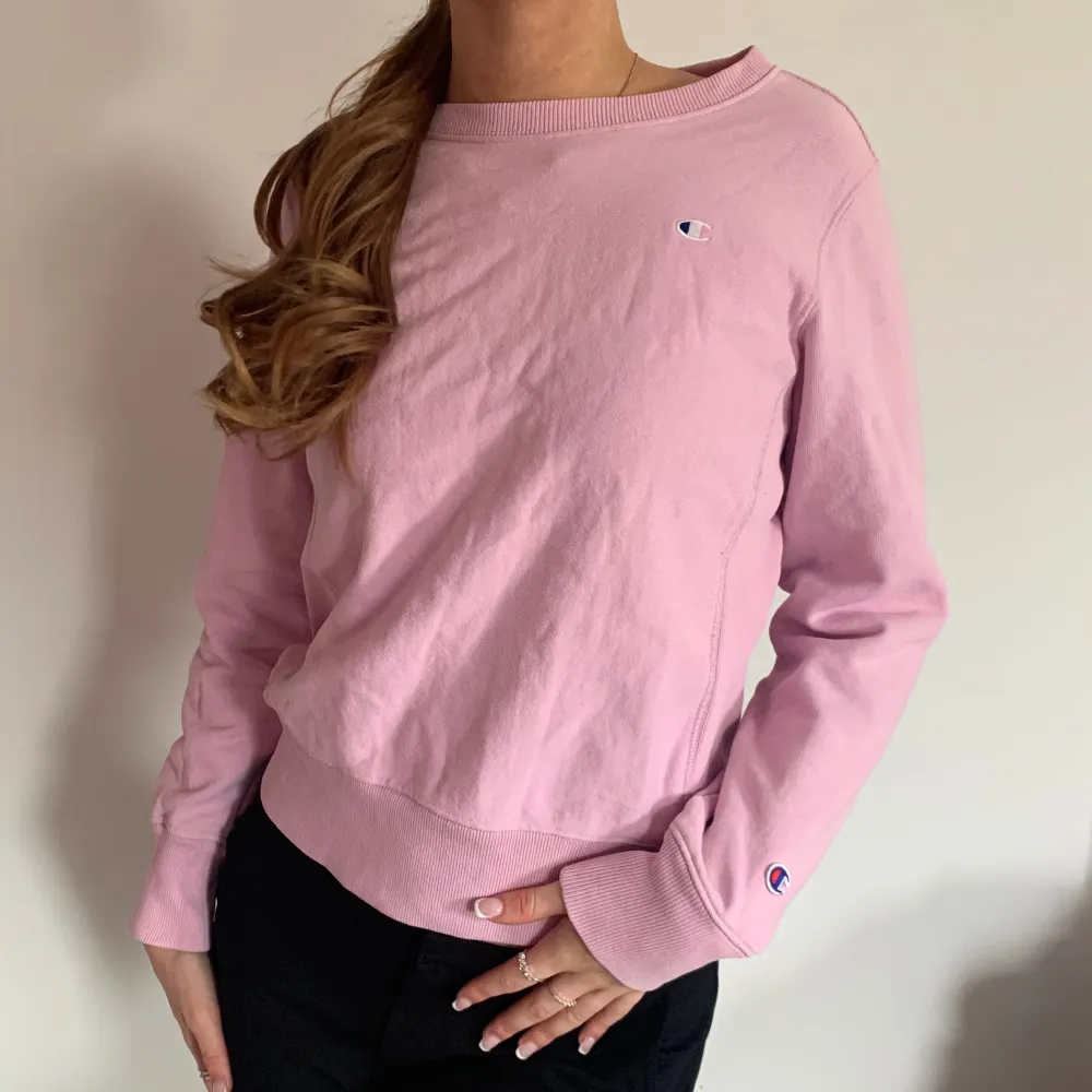 Sweatshirt i rosa från Champions, modellen är 172cm storlek S/M 🎀. Tröjor & Koftor.
