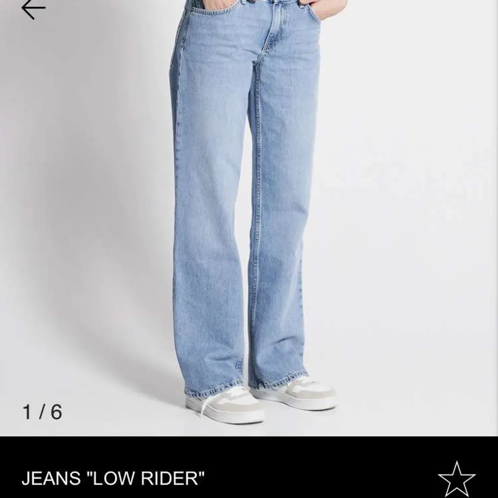 Extremt sparsamt använda, säljer pga för stora💞 De är ganska långa skulle passa bra på någon som är ca 170💓 Nypris 400kr.. Jeans & Byxor.