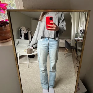 Ljusa jeans - Ljusblå jeans från zara. Storlek 36. Skriv för fler bilder💕