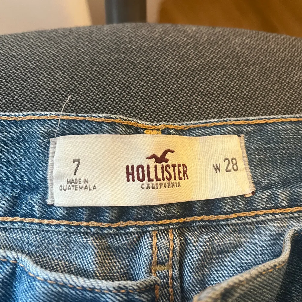 Supersnygga hollister jeans short!💕 . Shorts.