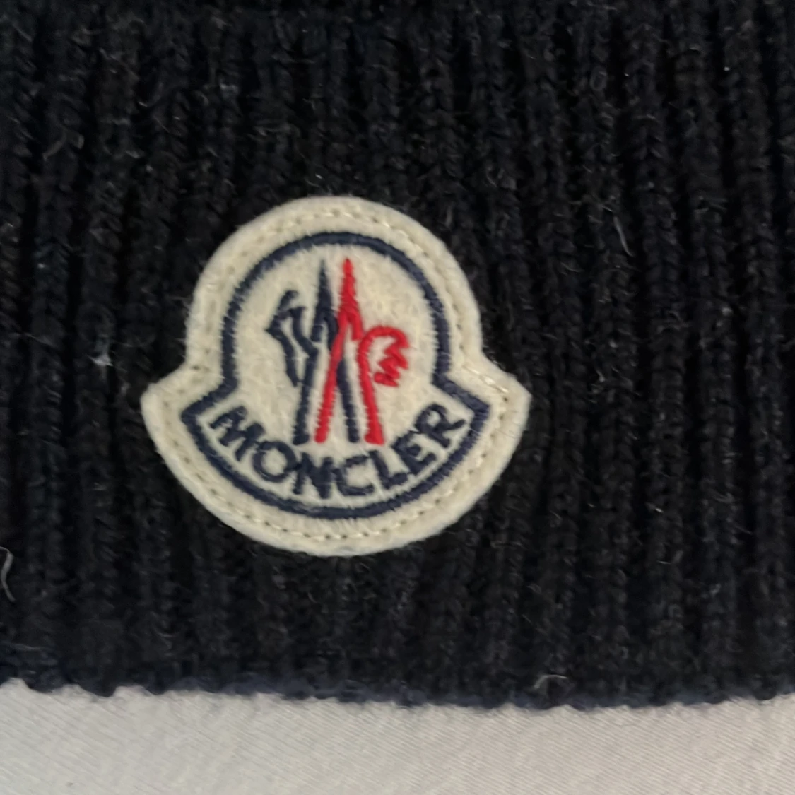 Moncler mössa - 90
