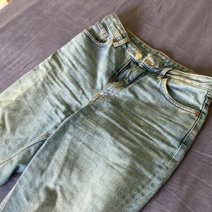 Monki jeans - Superfina blåa jeans från Monki i storlek 27 (165/68A) ☀️  High Waist Balloon leg
