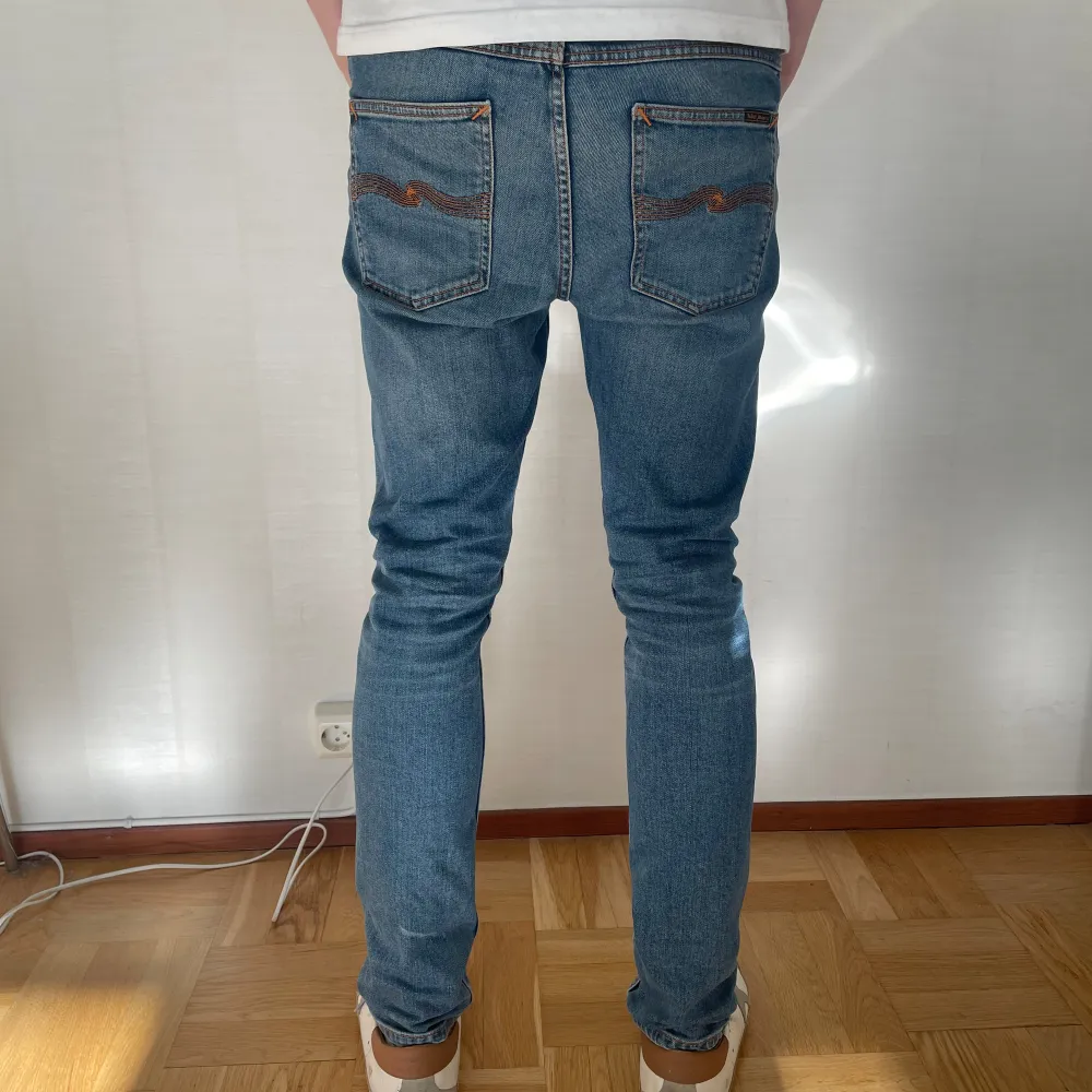 Säljer ett par schyssta jeans ifrån Nudie. Skön färg till sommaren. W30 L32. Hör av er vid frågor. Pris sänks vid snabb affär. Mvh Ville. Jeans & Byxor.