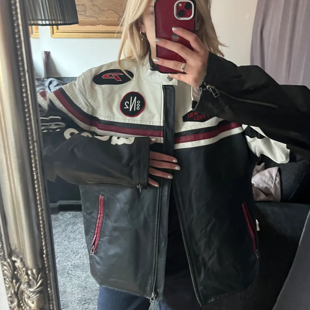 Säljer min sjukt coola oversized bikerjacket. Jackor.