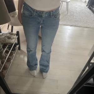 Säljer mina jeans i storlek 36💛 är i bra skick!