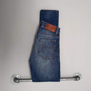 Tiger of Sweden jeans - mycket bra skick, inga defekter -Storkek: W:28, L:32 - Modell: ”iggy”-  Nypris: ~1300kr - Vi säljer för endast 299 kr❗️