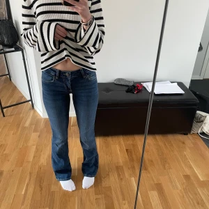 Lowwaisted Bootcut jeans - AS SNYGGA los waisted bootcut jeans från Zara! Helt oanvända pågrund av många liknande byxor💗