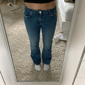 Jeans - Jätte fina bootcut jeans från Gina tricot i storlek 164💖 har använt 2-3 gånger och nu blivit för små! Kontakta innan köp