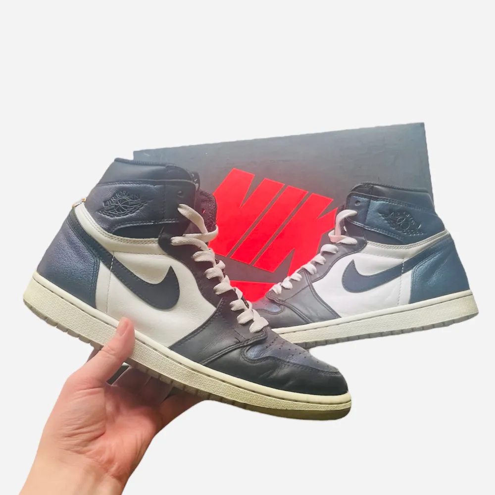 Jordan 1 high chamelleon 🐢Utmärkt skick ⚡️Storlek 44 💎Originalboxen och kvitto tillkommer 🔥Kan fraktas eller mötas upp i Stockholm 📦Pris kan diskuteras vid snabb affär 🌸. Skor.