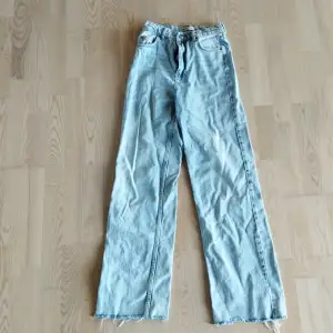 Ljusblåa jeans ifrån Gina Tricot • mycket bra skick