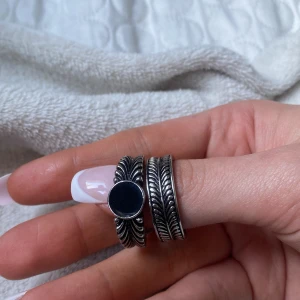 Ringar - Säljer dessa två då de inte kommer till användning (hjälper en kompis)💕