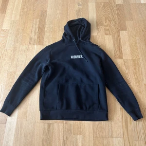 Hoodrich hoodie - Bra skick  Säljer då den inte passar mig längre  Small